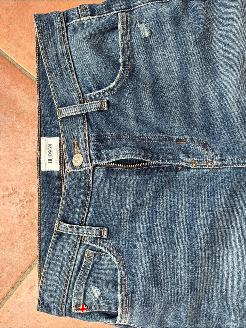 Hudson Jeans Women's Medium Blue loose leg Jeans short inseam Faded Wash
